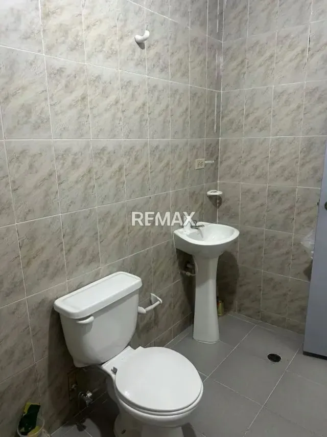 EN ALQUILER LOCAL COMERCIAL CERCA DEL C.C GUACARA PLAZA - 12