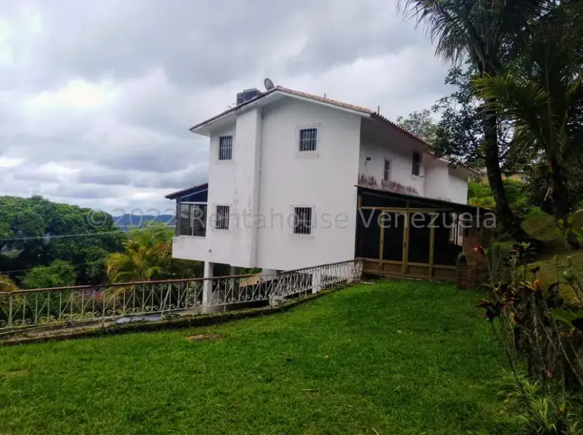 Casa (Duplex) en Alquiler en Oripoto, Distrito Metropolitano