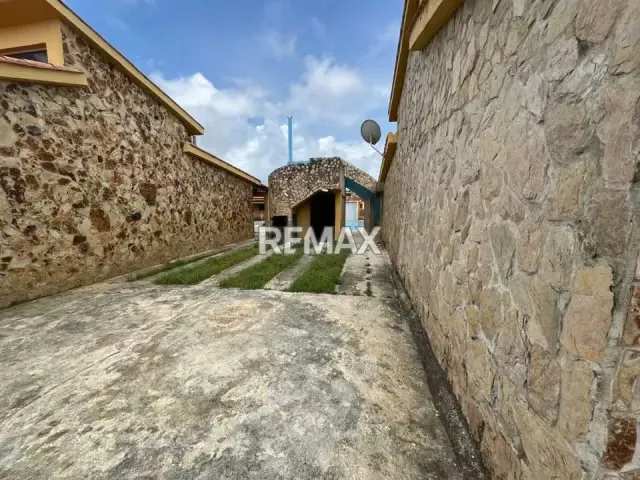 SE VENDE CASA VACACIONAL EN EL CONJUNTO ARCOIRIS II , CIUDAD FLAMINGO, CHICHIRIVICHE. - 20