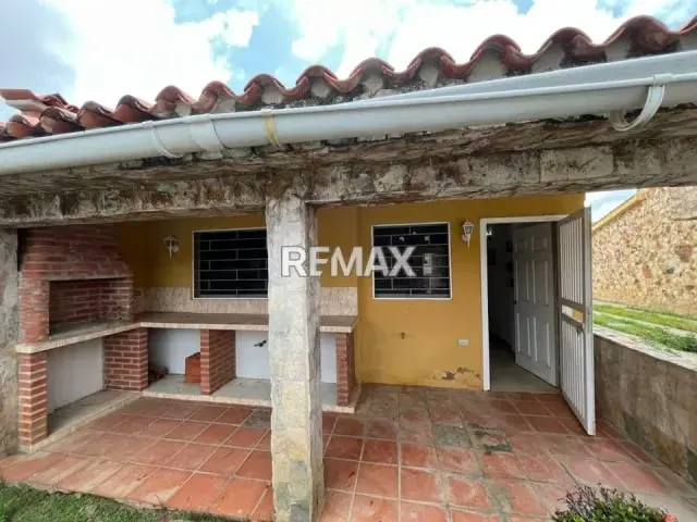 SE VENDE CASA VACACIONAL EN EL CONJUNTO ARCOIRIS II , CIUDAD FLAMINGO, CHICHIRIVICHE. - 3