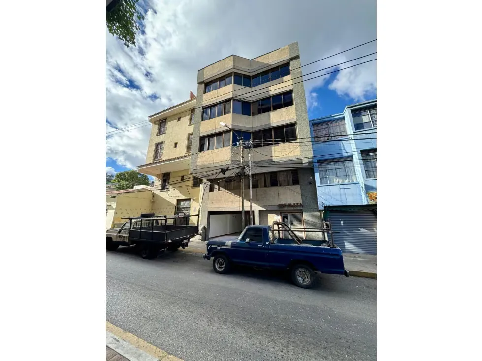 Edificio comercial en venta en el pueblo de Baruta - 2
