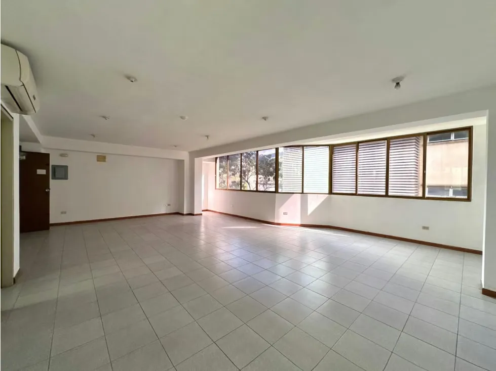 Edificio comercial en venta en el pueblo de Baruta - 11