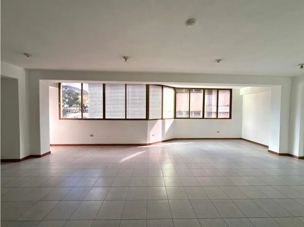 Edificio comercial en venta en el pueblo de Baruta - 12