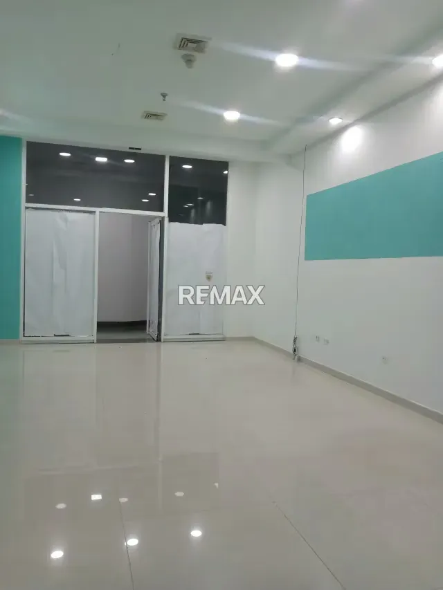 Local Comercial Centro de Conveniencias Xpress Macaracuay III