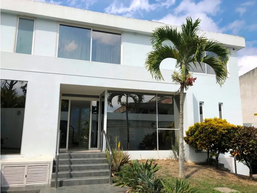 Se vende casa 500m2+200m2 terraza Urb. Miranda 9703