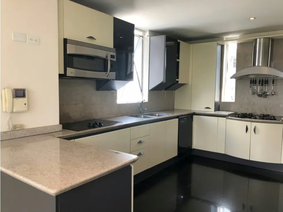 Se vende casa 500m2+200m2 terraza Urb. Miranda 9703 - 6