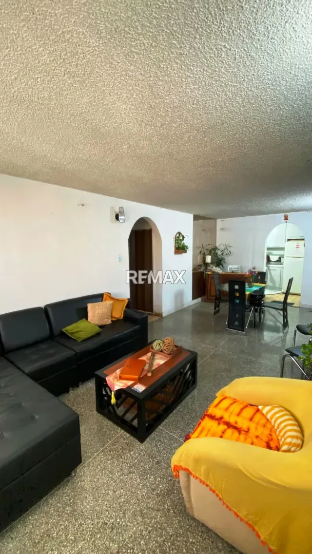 APARTAMENTO EN VENTA - URB. EL VALLE - 4