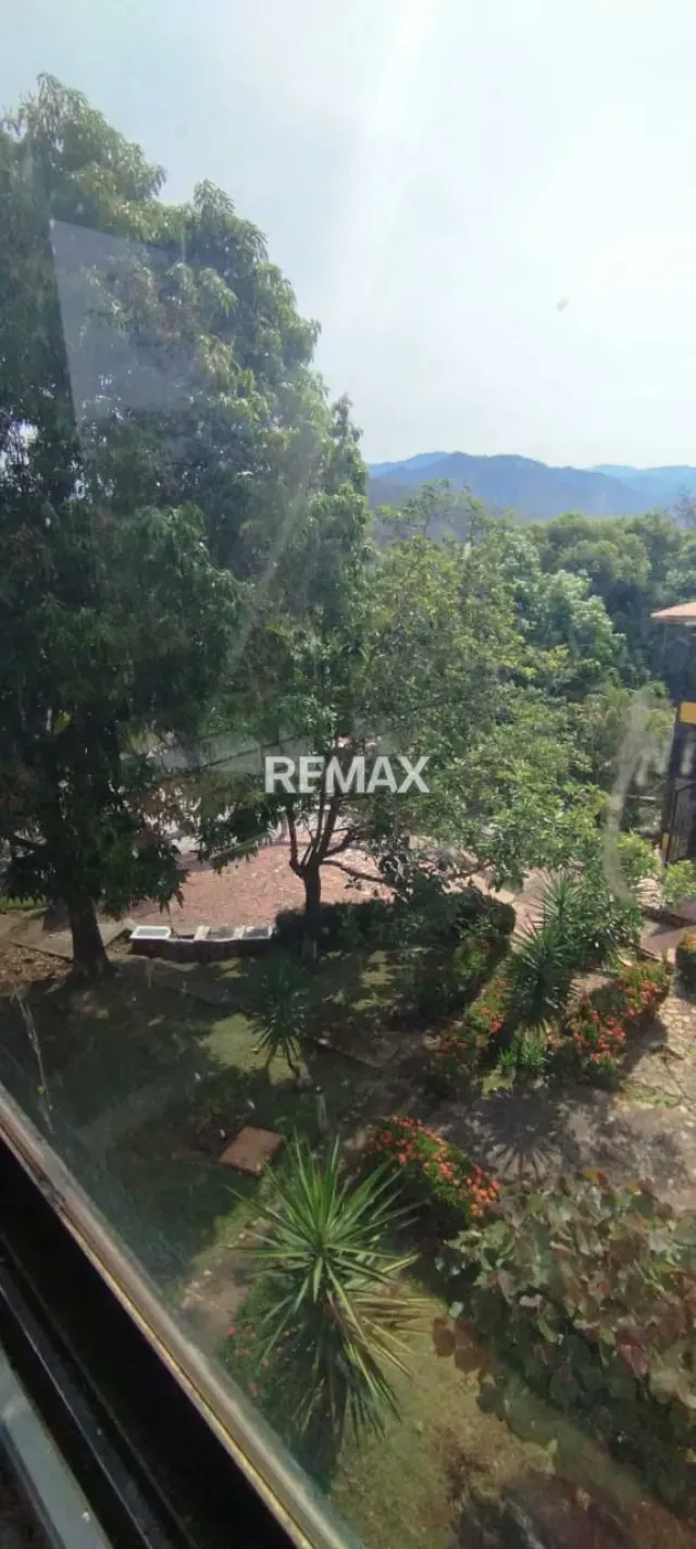 En venta Th. En residencias CantaClaro. Zona montañosa de Puerto la cruz - 2