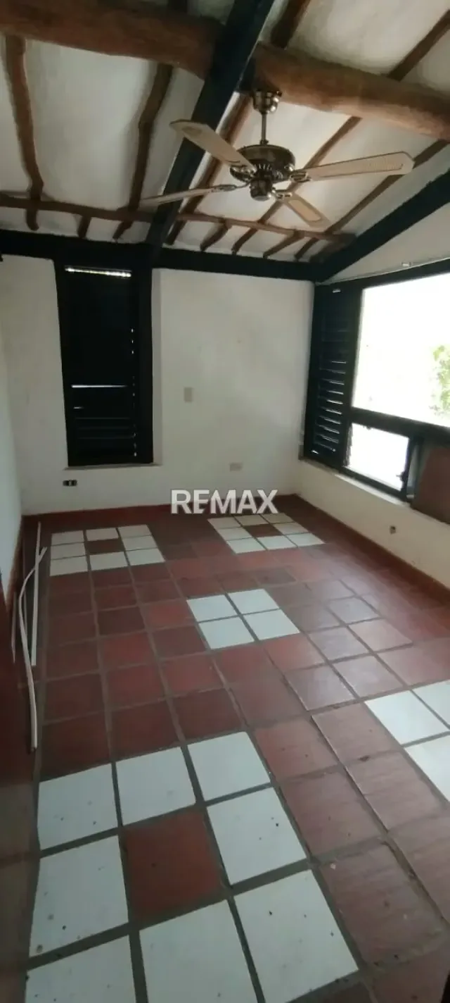 En venta Th. En residencias CantaClaro. Zona montañosa de Puerto la cruz - 8