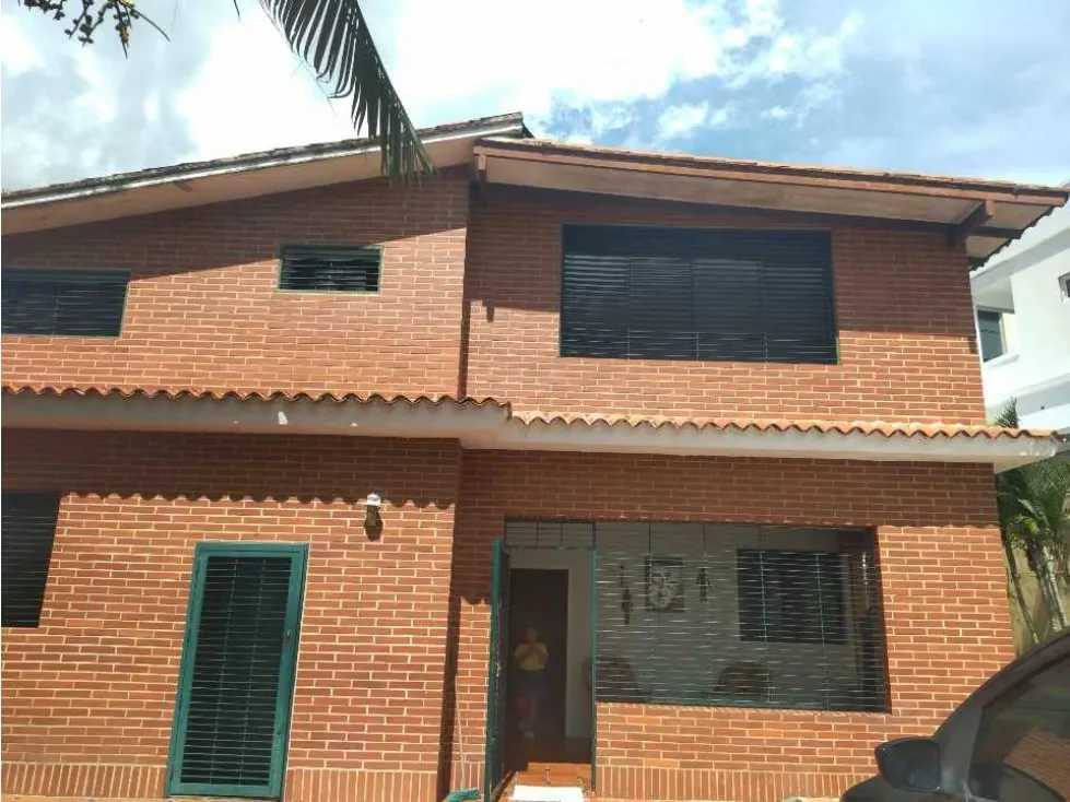 En venta casa 450m2 4h/2b/ 8p Altamira