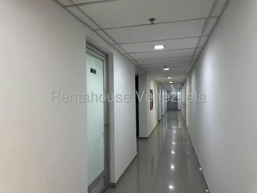 Oficina en Alquiler en Los Dos Caminos, Distrito Metropolitano - 12