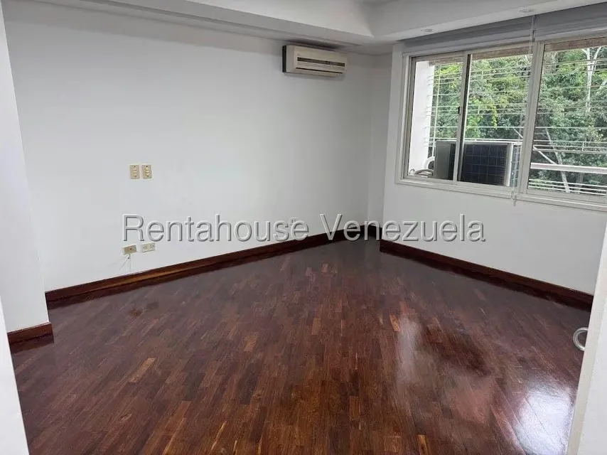 Apartamento (1 Nivel) en Alquiler en Colinas de Valle Arriba, Distrito Metropolitano - 17