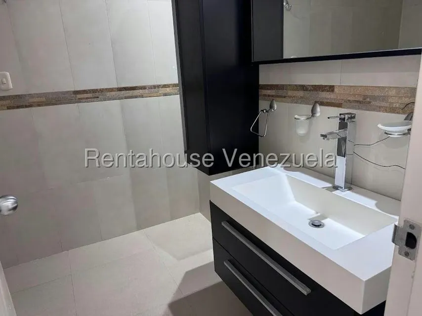 Apartamento (1 Nivel) en Alquiler en Colinas de Valle Arriba, Distrito Metropolitano - 21