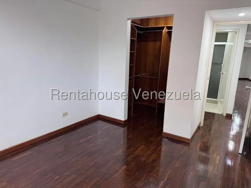 Apartamento (1 Nivel) en Alquiler en Colinas de Valle Arriba, Distrito Metropolitano - 22