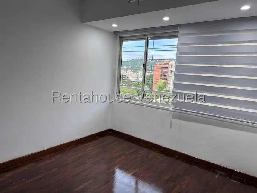 Apartamento (1 Nivel) en Alquiler en Colinas de Valle Arriba, Distrito Metropolitano - 23