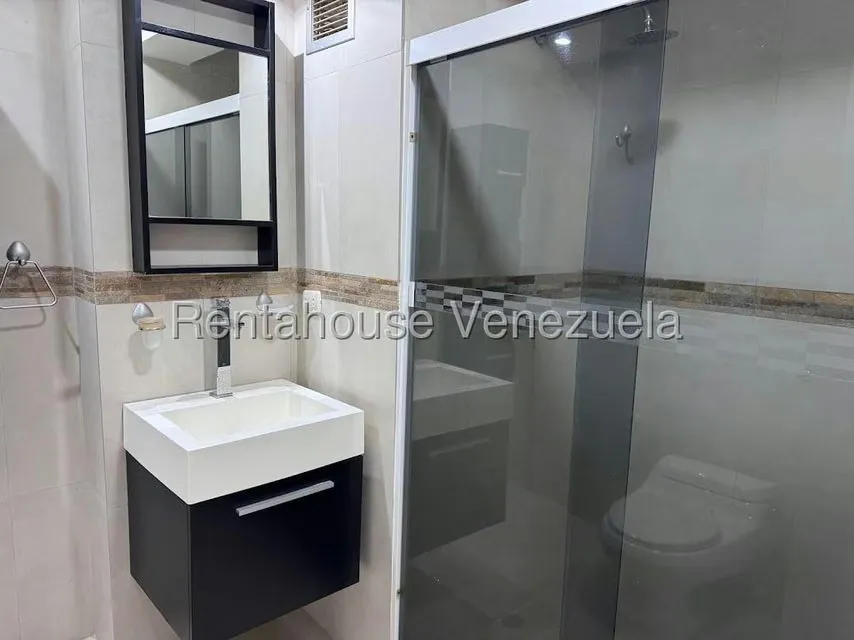 Apartamento (1 Nivel) en Alquiler en Colinas de Valle Arriba, Distrito Metropolitano - 24