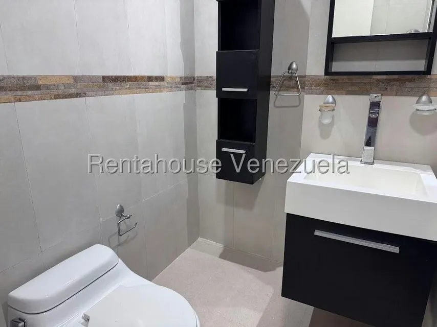 Apartamento (1 Nivel) en Alquiler en Colinas de Valle Arriba, Distrito Metropolitano - 25