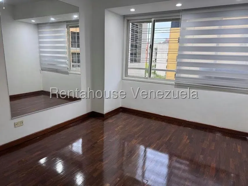 Apartamento (1 Nivel) en Alquiler en Colinas de Valle Arriba, Distrito Metropolitano - 27