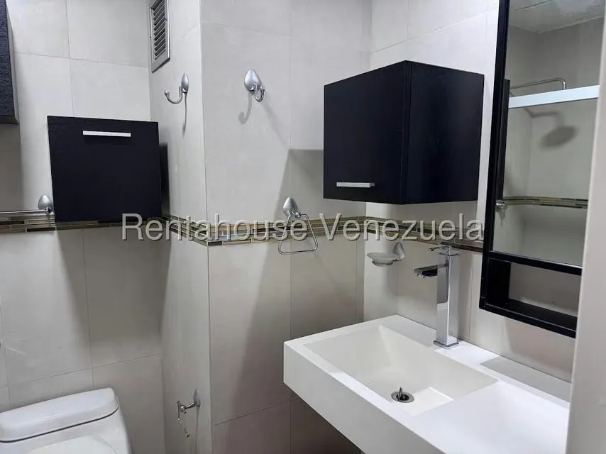 Apartamento (1 Nivel) en Alquiler en Colinas de Valle Arriba, Distrito Metropolitano - 28
