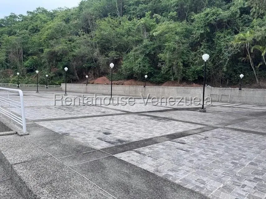 Apartamento (1 Nivel) en Alquiler en Colinas de Valle Arriba, Distrito Metropolitano - 32