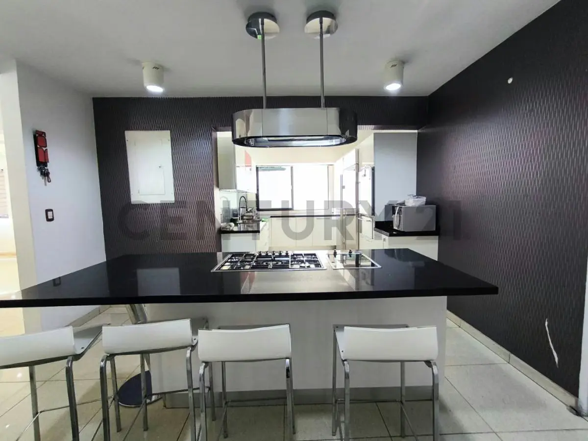 Residencia de 700 m² con vista al Ávila en Colinas de Los Chaguaramos - 13