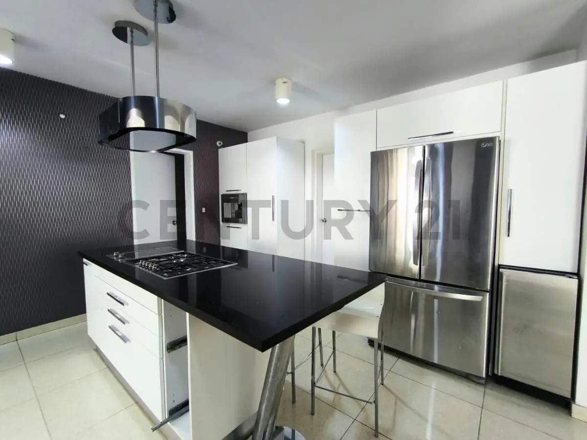 Residencia de 700 m² con vista al Ávila en Colinas de Los Chaguaramos - 19