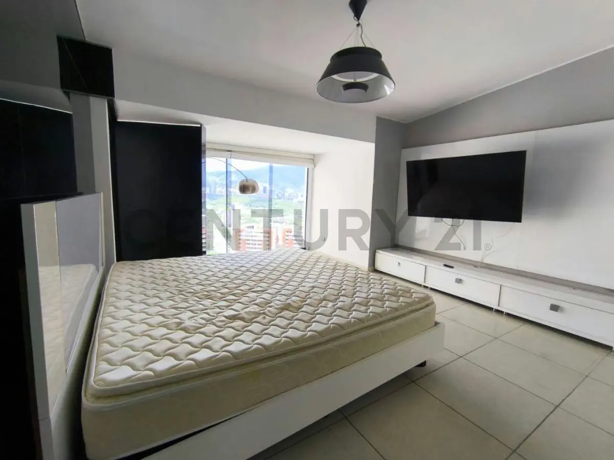 Residencia de 700 m² con vista al Ávila en Colinas de Los Chaguaramos - 23