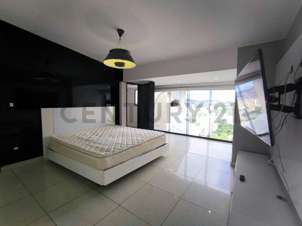 Residencia de 700 m² con vista al Ávila en Colinas de Los Chaguaramos - 24