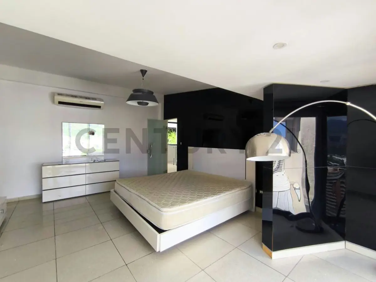 Residencia de 700 m² con vista al Ávila en Colinas de Los Chaguaramos - 25