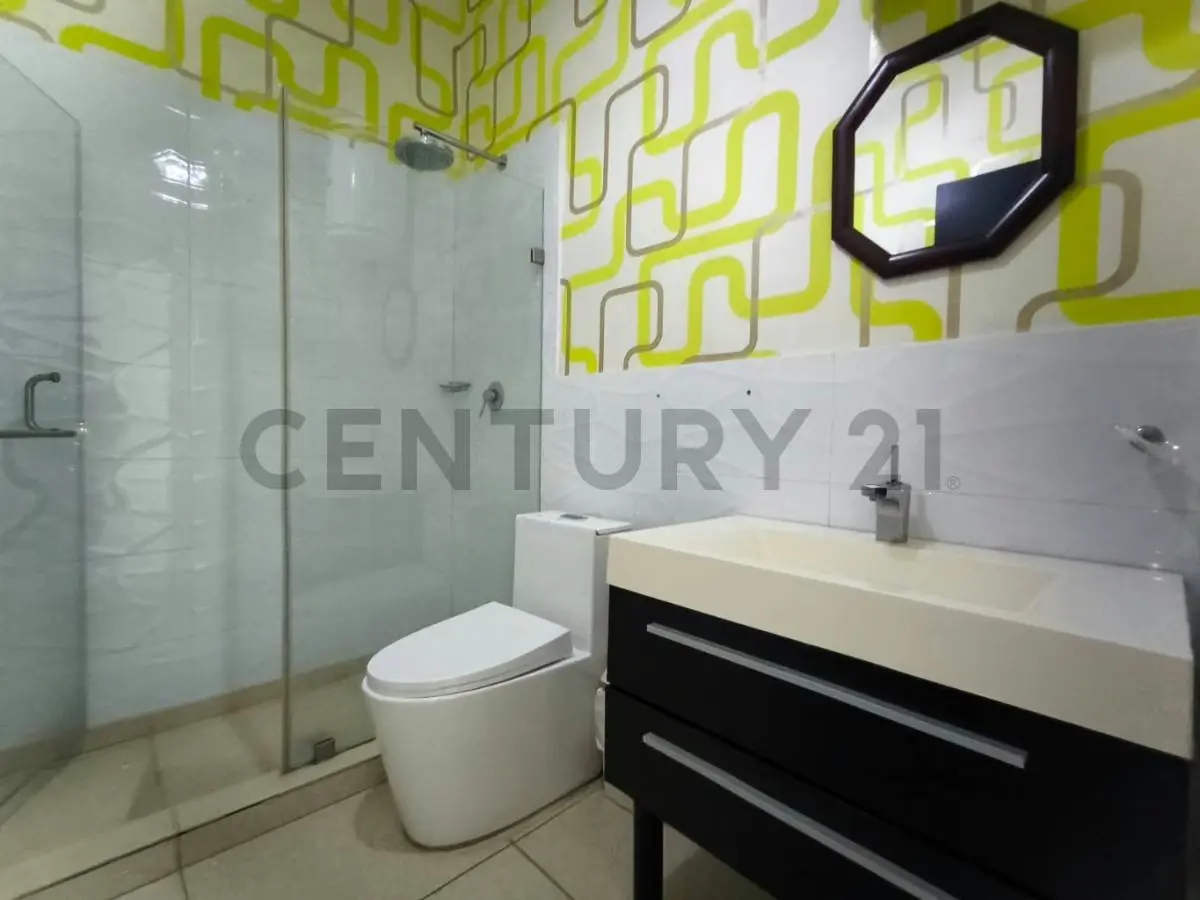 Residencia de 700 m² con vista al Ávila en Colinas de Los Chaguaramos - 35