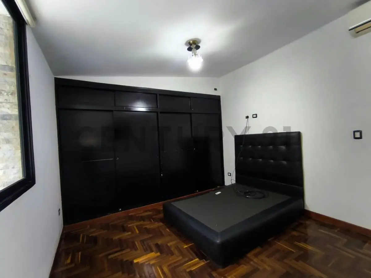 Residencia de 700 m² con vista al Ávila en Colinas de Los Chaguaramos - 36