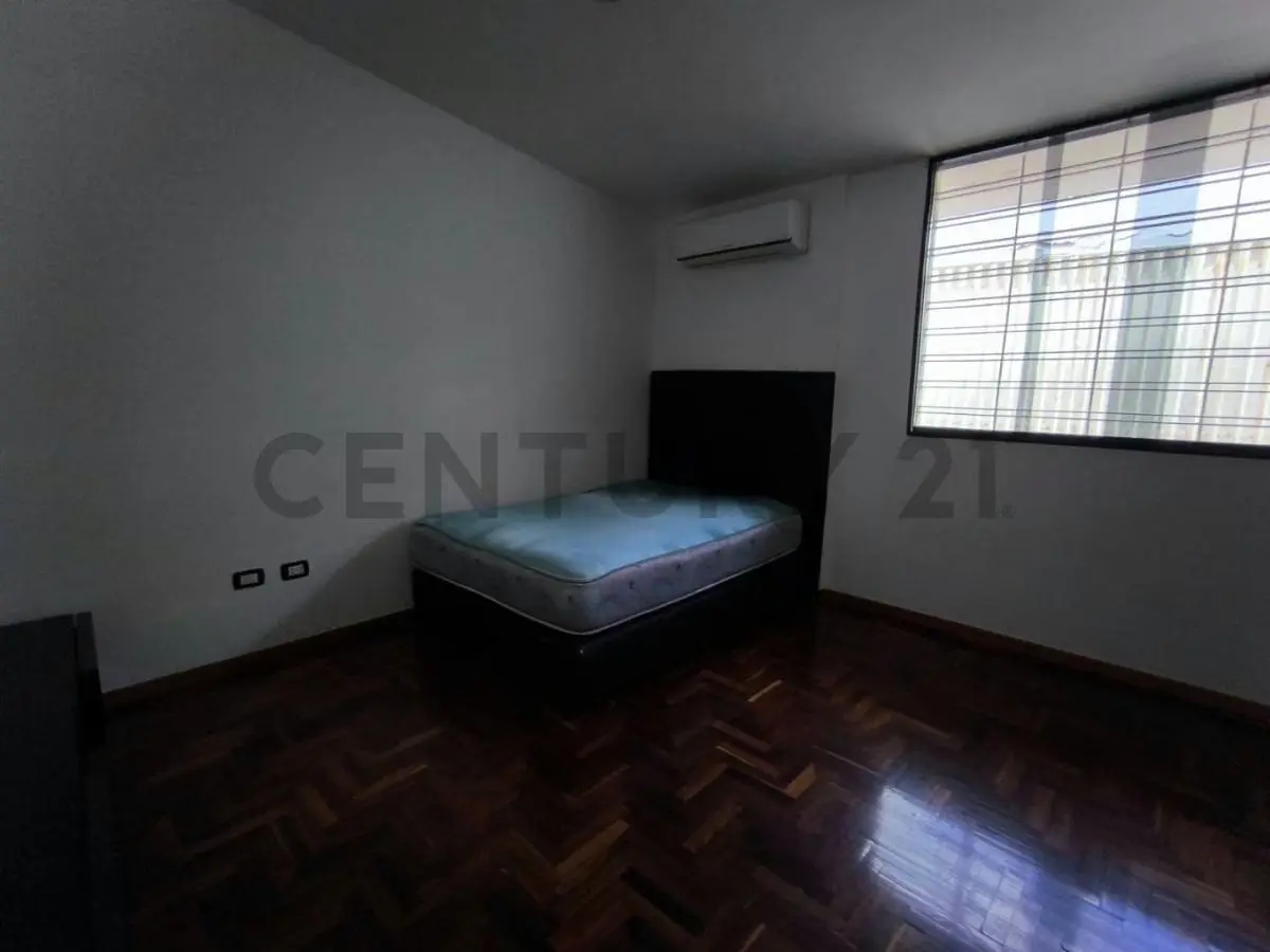 Residencia de 700 m² con vista al Ávila en Colinas de Los Chaguaramos - 39