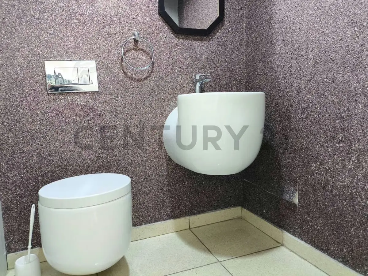 Residencia de 700 m² con vista al Ávila en Colinas de Los Chaguaramos - 4