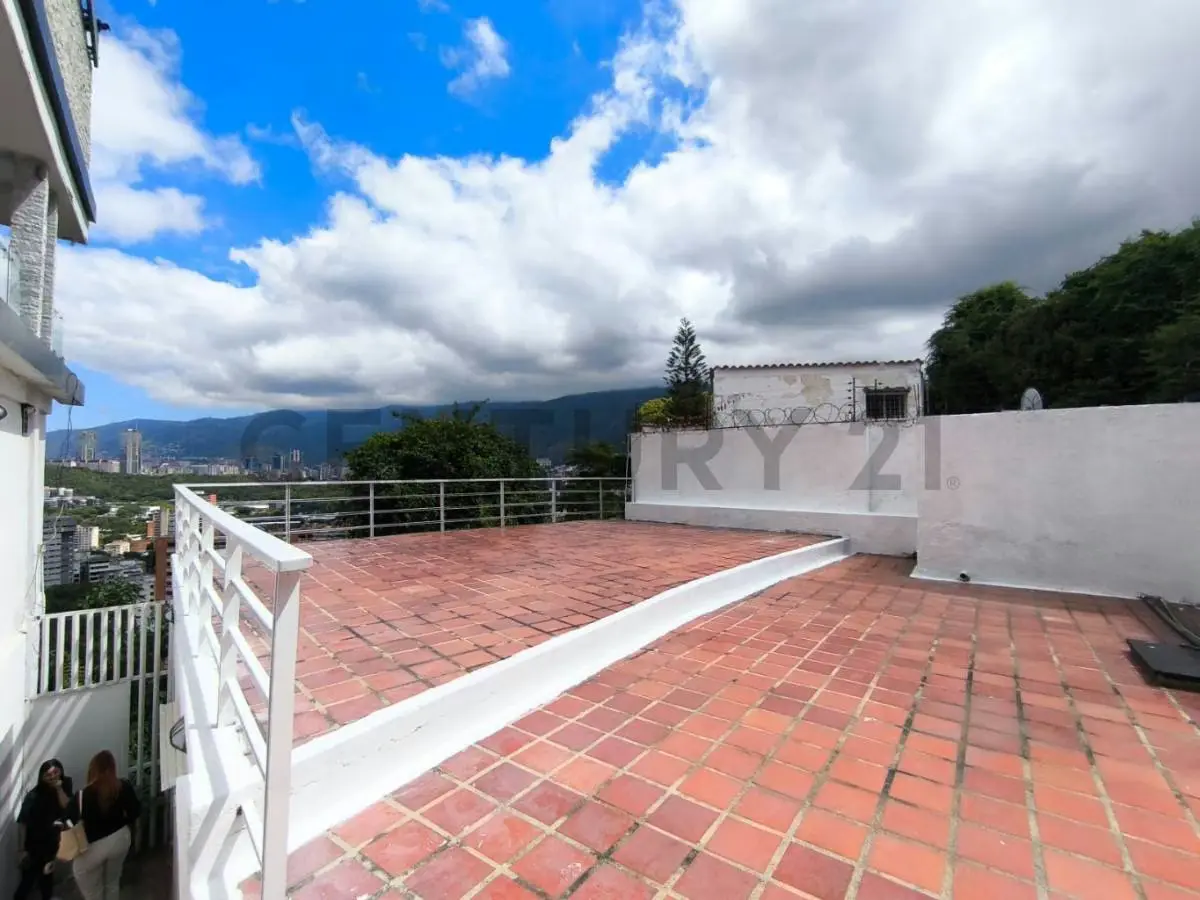 Residencia de 700 m² con vista al Ávila en Colinas de Los Chaguaramos - 42