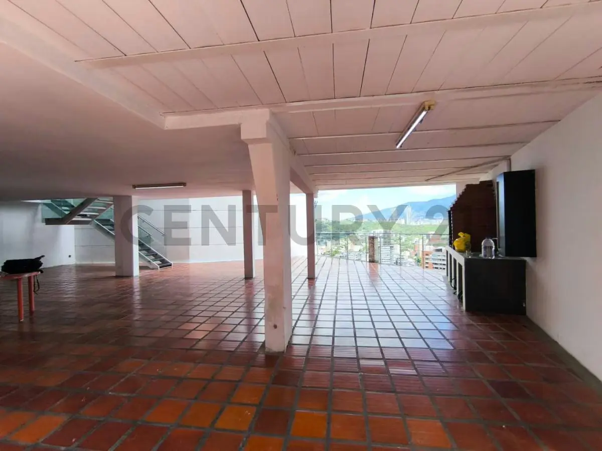 Residencia de 700 m² con vista al Ávila en Colinas de Los Chaguaramos - 57