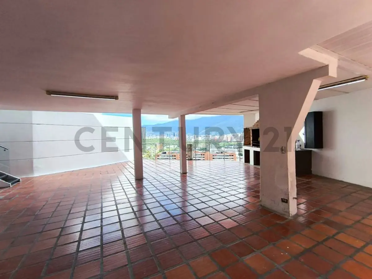 Residencia de 700 m² con vista al Ávila en Colinas de Los Chaguaramos - 58