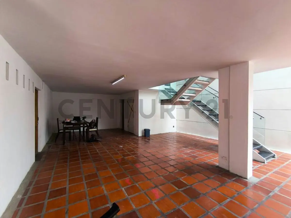 Residencia de 700 m² con vista al Ávila en Colinas de Los Chaguaramos - 59