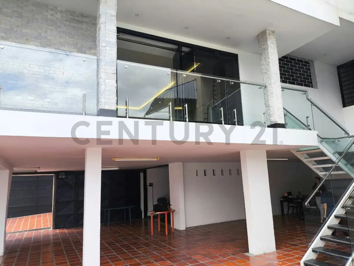 Residencia de 700 m² con vista al Ávila en Colinas de Los Chaguaramos - 60