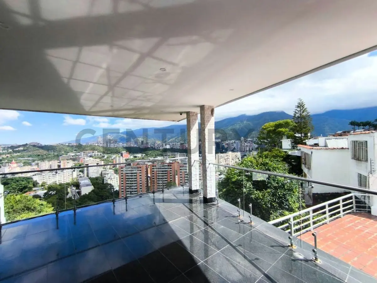 Residencia de 700 m² con vista al Ávila en Colinas de Los Chaguaramos - 6