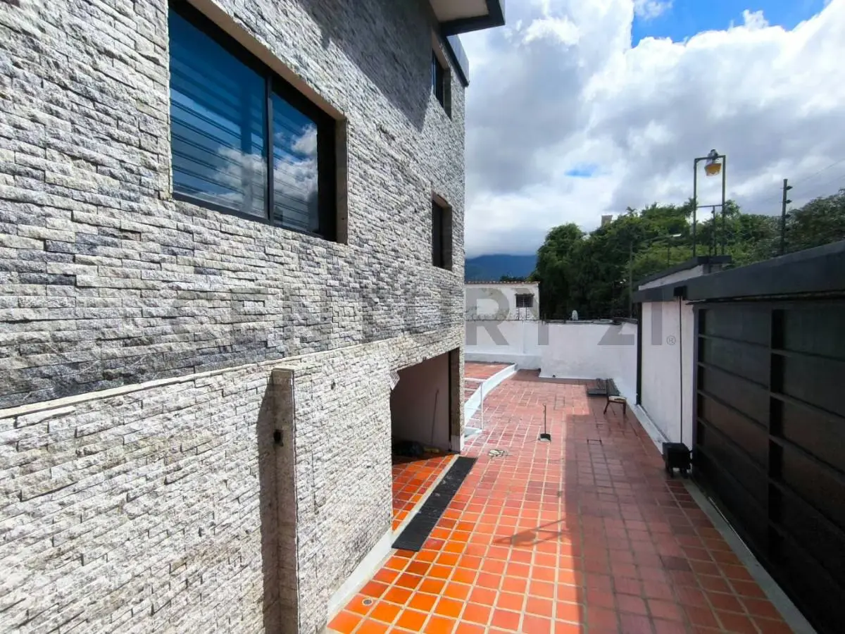 Residencia de 700 m² con vista al Ávila en Colinas de Los Chaguaramos - 7