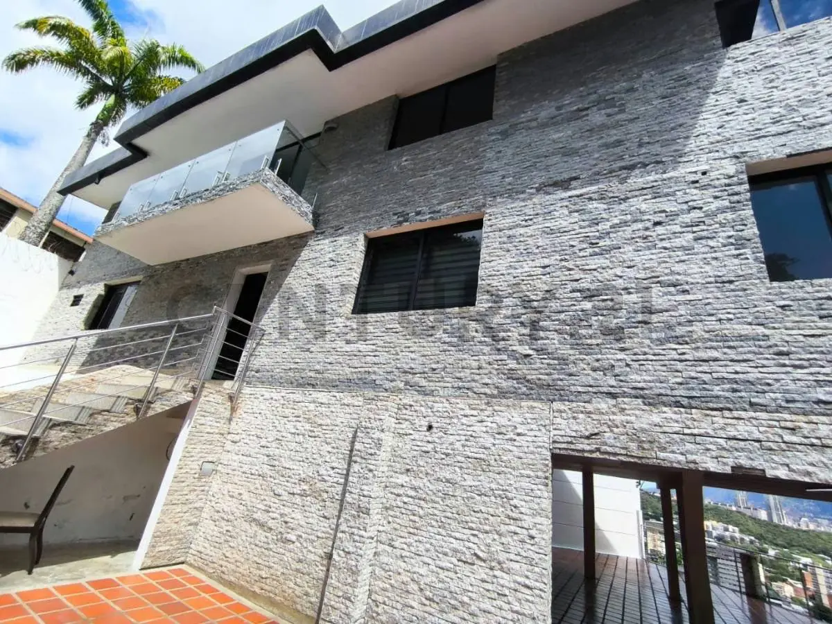 Residencia de 700 m² con vista al Ávila en Colinas de Los Chaguaramos - 8