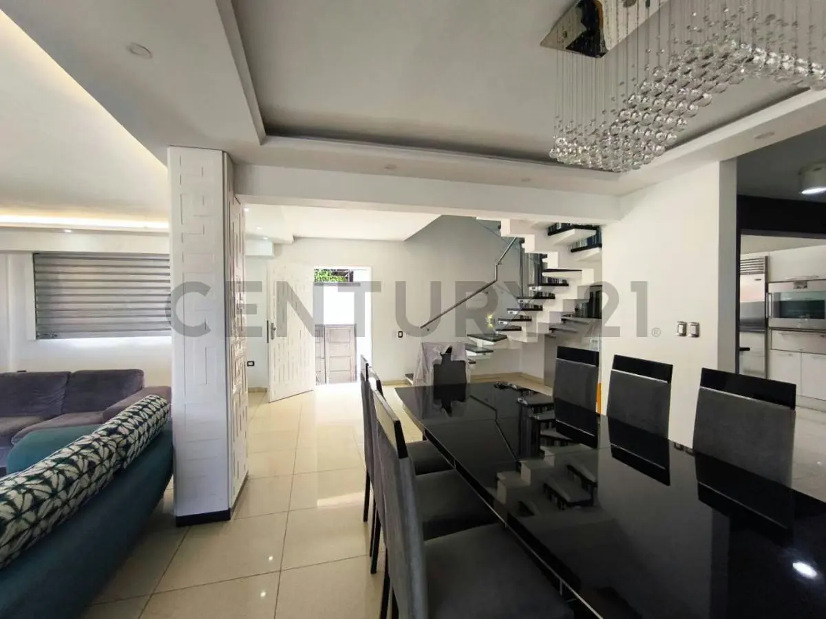 Residencia de 700 m² con vista al Ávila en Colinas de Los Chaguaramos - 10