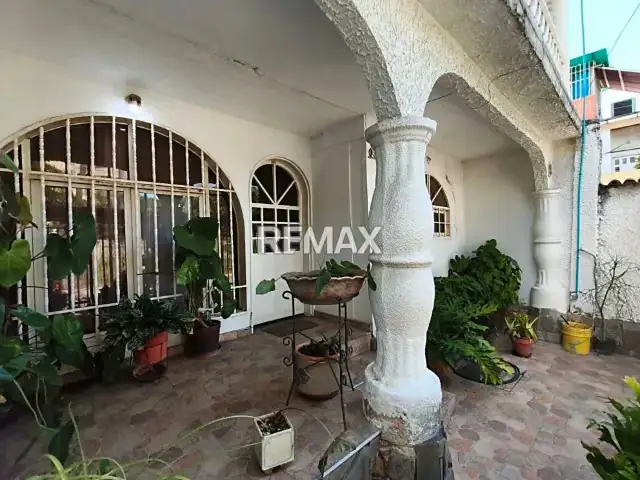 En Alquiler Casa dos Niveles, Urb. Girardot