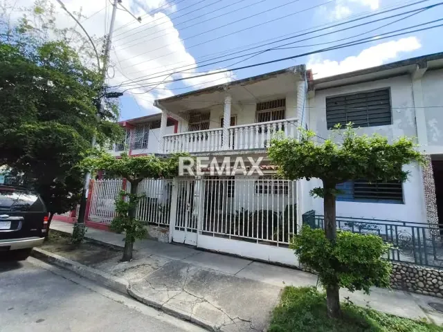 En Alquiler Casa dos Niveles, Urb. Girardot - 13