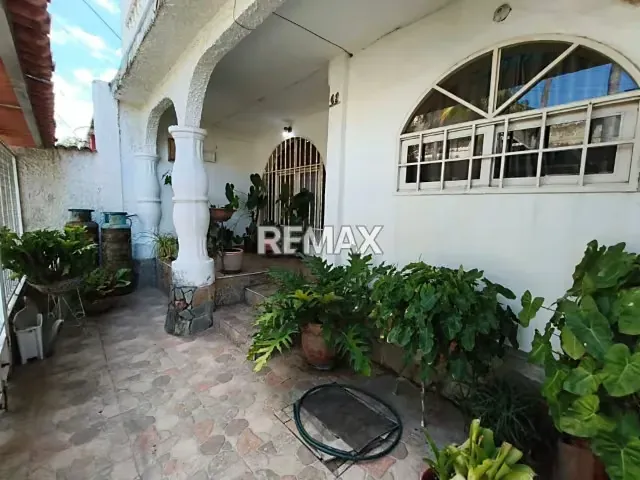 En Alquiler Casa dos Niveles, Urb. Girardot - 2