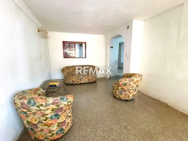En Alquiler Casa dos Niveles, Urb. Girardot - 4