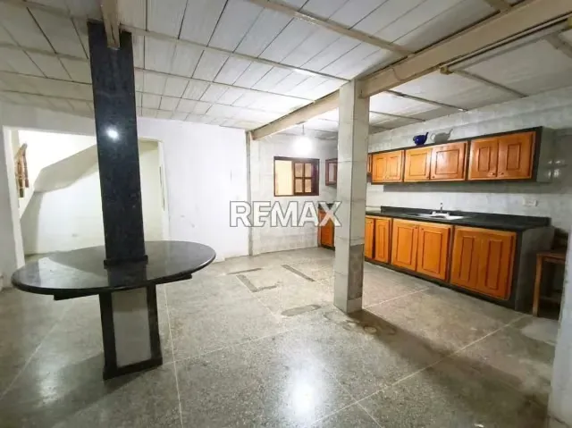 En Alquiler Casa dos Niveles, Urb. Girardot - 6