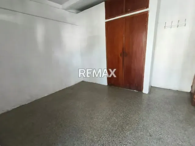 En Alquiler Casa dos Niveles, Urb. Girardot - 10