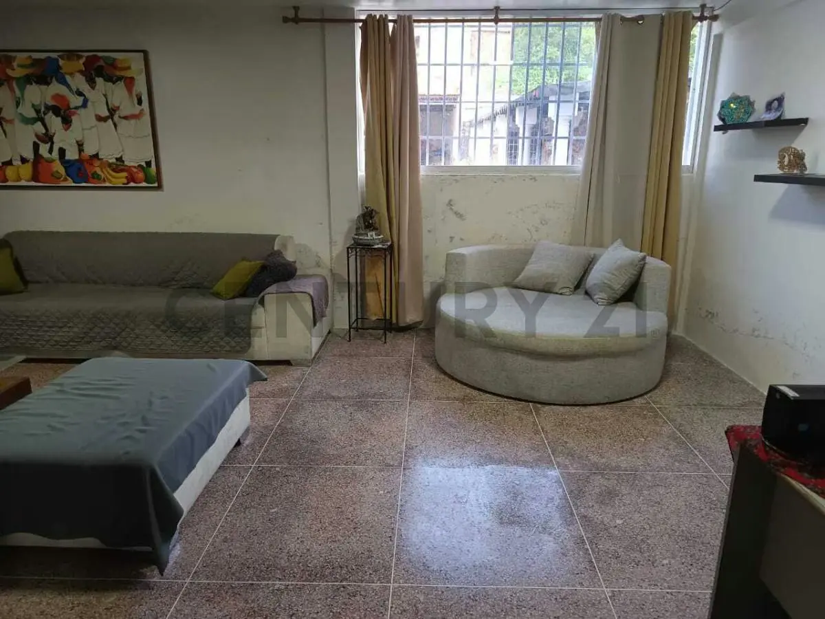 En Venta Exclusiva Casa En la Macarena Sur de 2 Niveles - 2