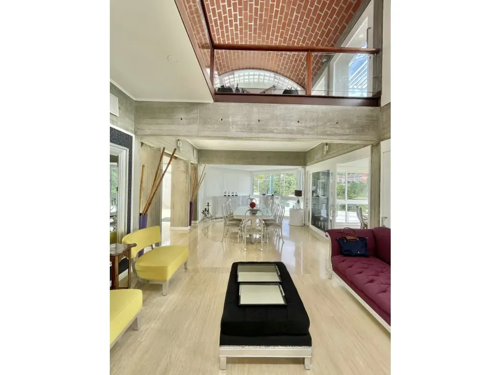 En venta casa de 2160m2 4h+2s/4.5b+s/15p La Lagunita - 4